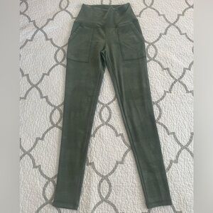 Aerie Green Camo Chill Play Move Leggings with Pockets Women’s XS